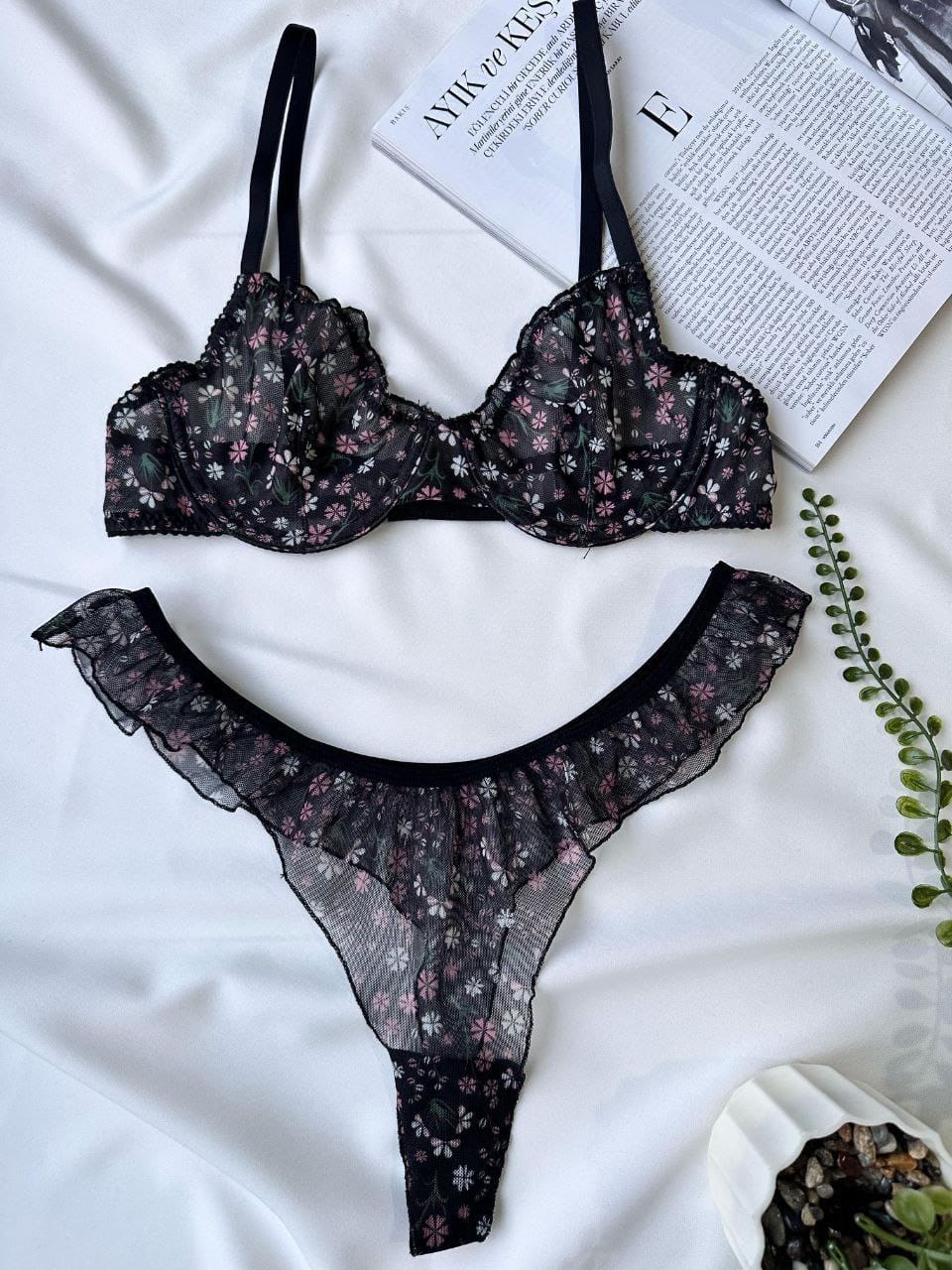 Çiçek Desen İç Çamaşırı Takımı