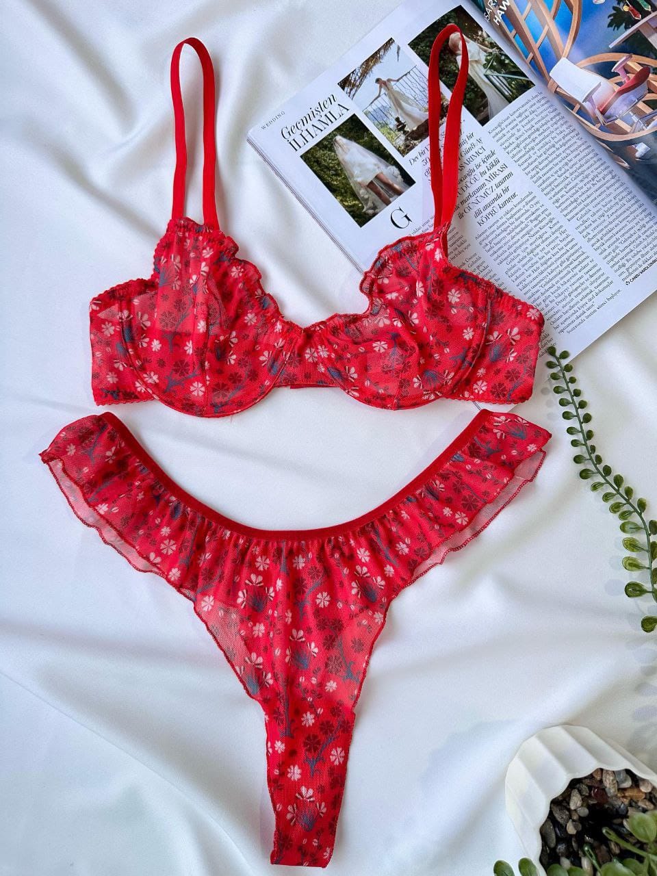 Çiçek Desen İç Çamaşırı Takımı
