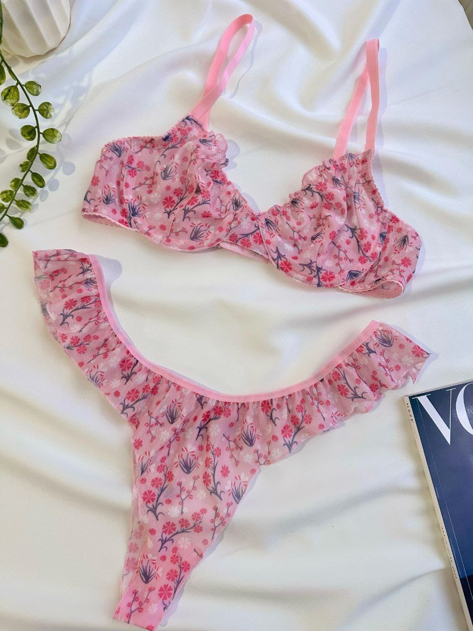 Çiçek Desen İç Çamaşırı Takımı