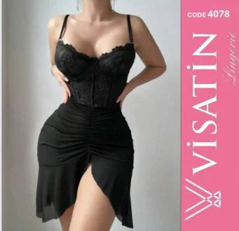 Önden Yırtmaçlı Gece Elbisesi